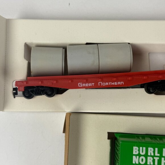 Tyco Vintage HO Scale Train Set Includes Burlington Northern Green Boxcar Great - Picture 4 of 7